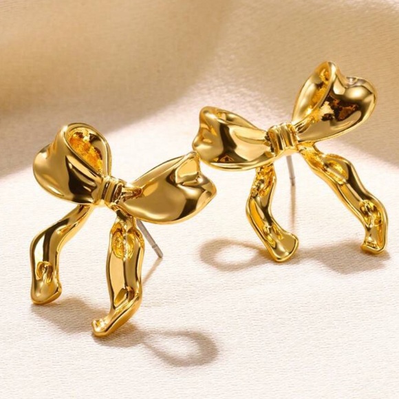 Anthropologie Jewelry - Gold bow earrings ✨🎀
